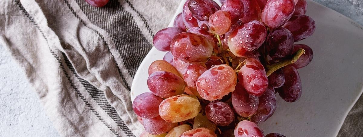 What Are the Benefits of Eating Fresh Red Seedless Grapes?