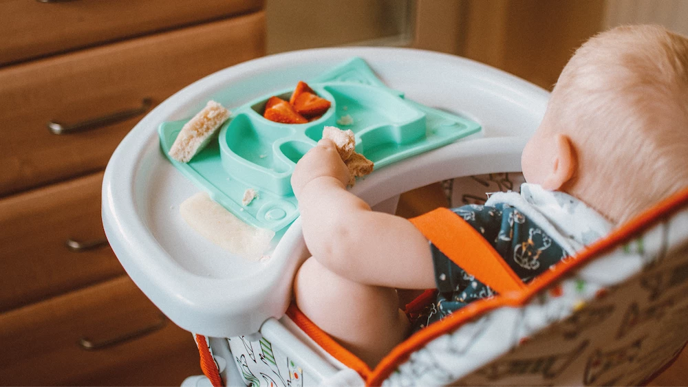 How to Potty Train A Girl: 20 Tips from Real Moms
