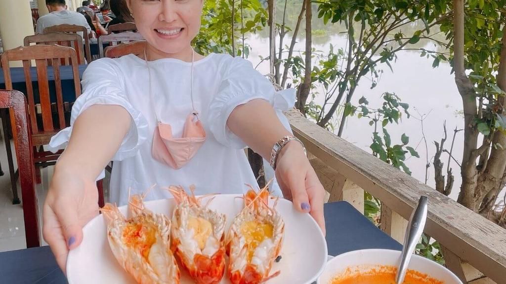 Pregnant woman enjoying lobster