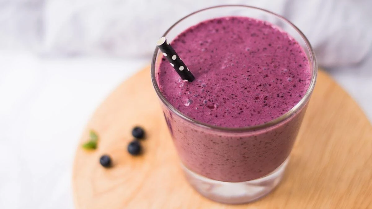 Avocado blueberry smoothie