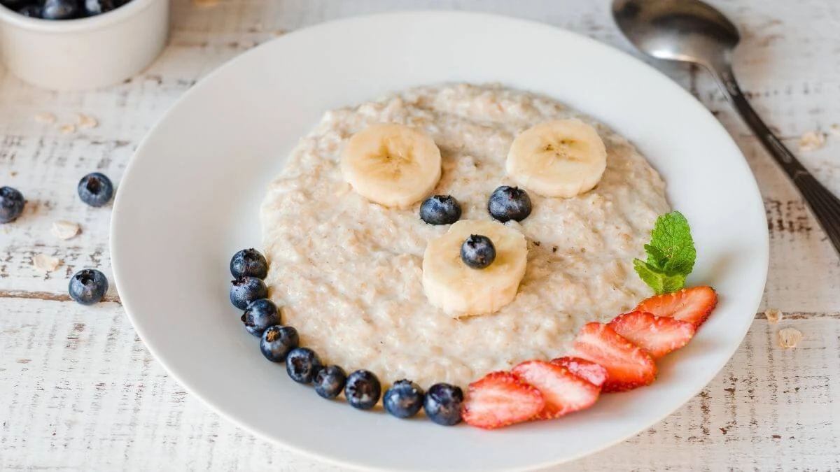 Oatmeal and fruit