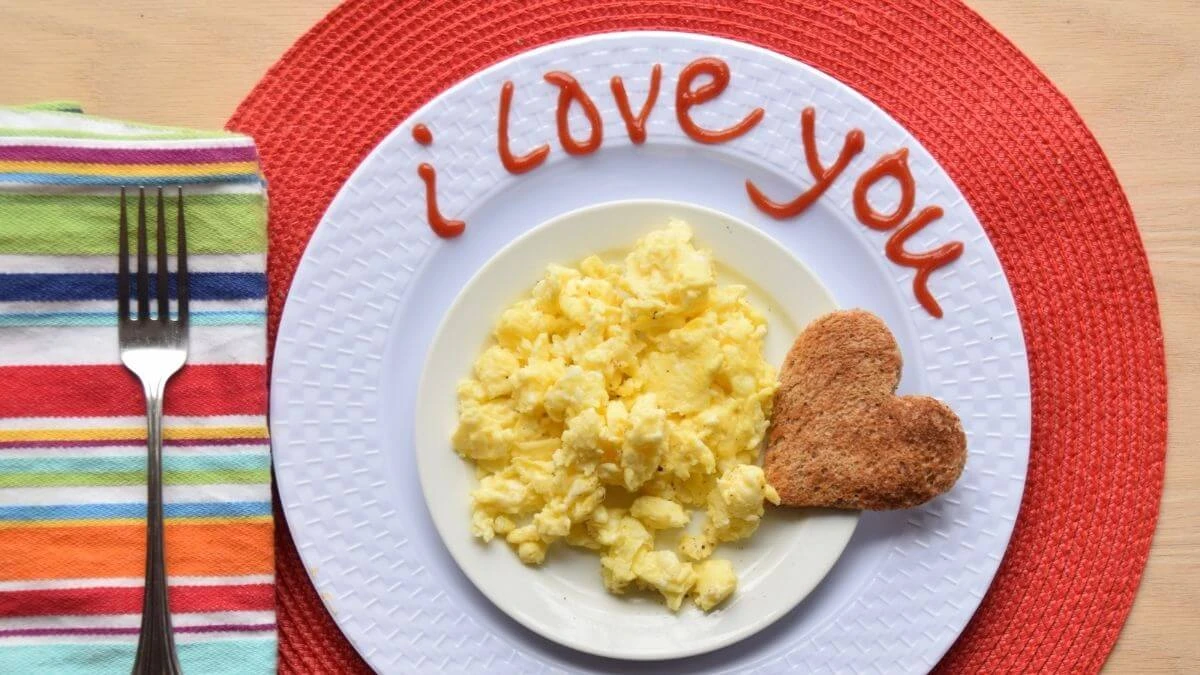 Scrambled eggs and toast