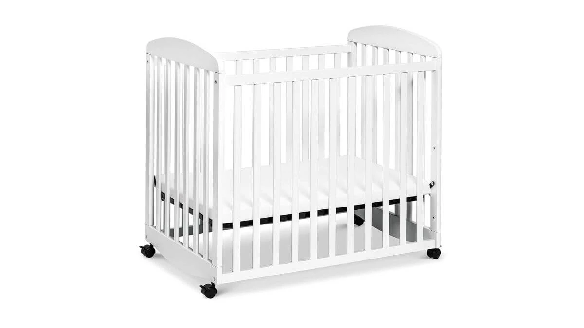 DaVinci Alpha Mini Rocking Baby Crib