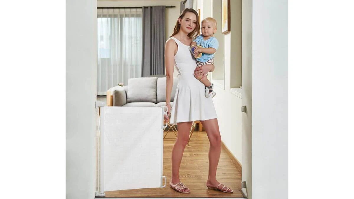 EasyBaby Indoor Outdoor Retractable Baby Gate