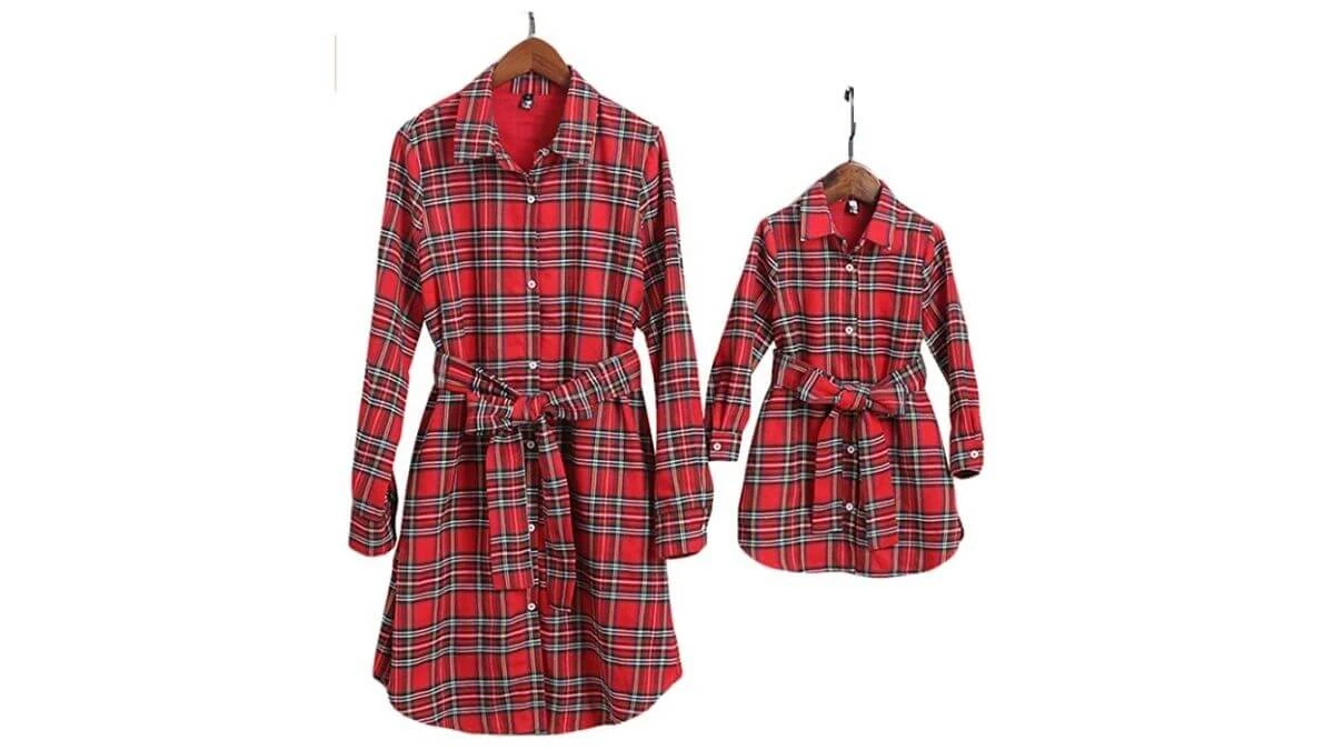 PopReal Mommy and Me Christmas Outfits ‒ Plaid Shirt Dresses