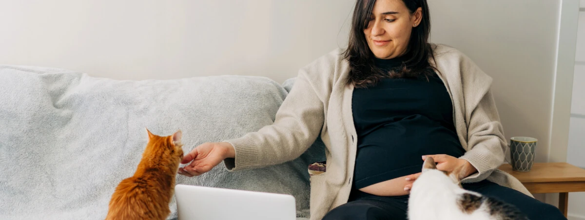 pregnant-woman-with-two-cats