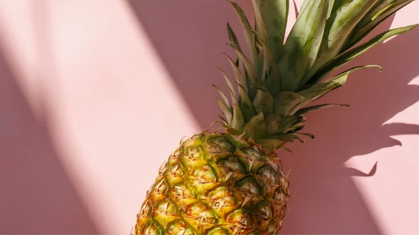 eat pineapple while pregnant