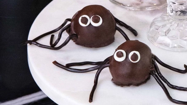 Spider truffles - Halloween Food Ideas for Kids