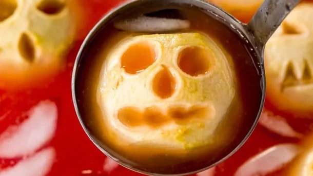 Ponche de cabeza reducida - Ideas de comida de Halloween para niños