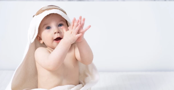 When Do Babies Clap?