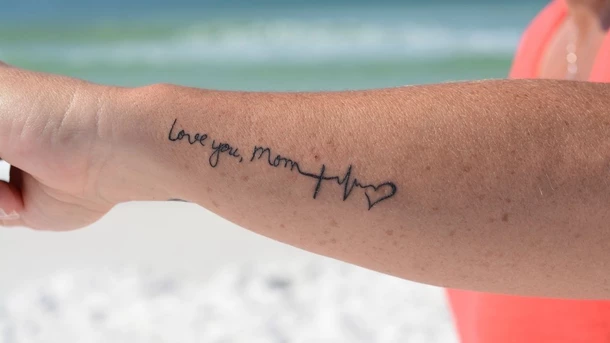 Fun mother-son tattoos Connected heartbeats