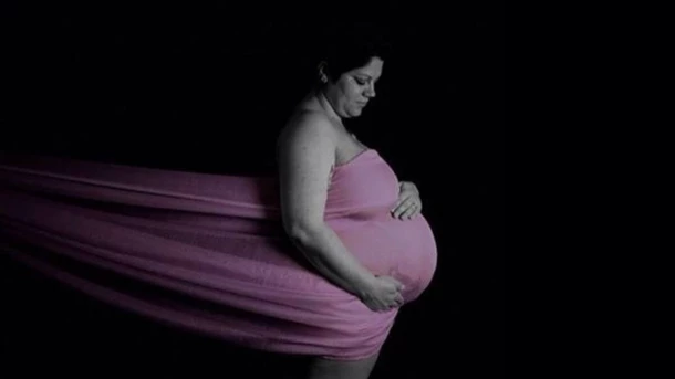 Creative maternity shoot ideas