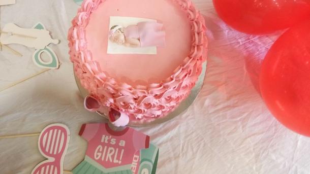 “It’s a girl” baby shower