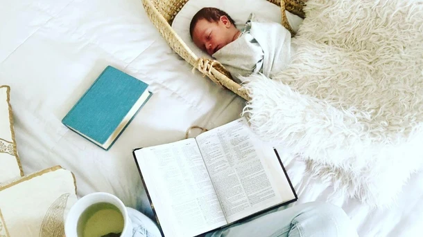 Best Books for First-Time Moms