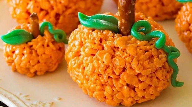 Calabazas Rice Krispie - Ideas de comida de Halloween para niños