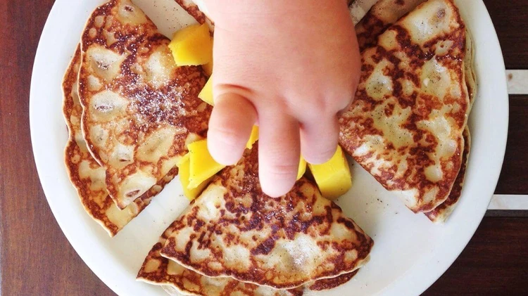 Coconut crêpes and fruit