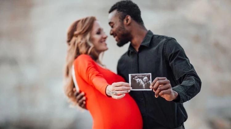 Maternity floral bra sets  Couple pregnancy photoshoot, Pregnancy