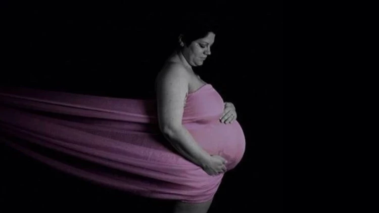 Creative maternity shoot ideas