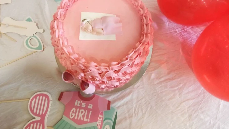 Baby shower de niña “Es una niña”