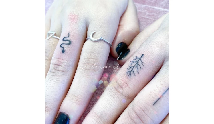 51 Top Amazing Ideas For Finger Tattoos | Finger tattoos, Stylish tattoo,  Hand tattoos