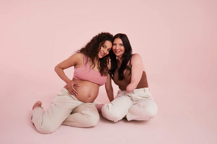 How do I meet other pregnant moms?
