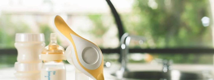 6 Best Hands-Free Breast Pumps (& Your FAQs, Answered)
