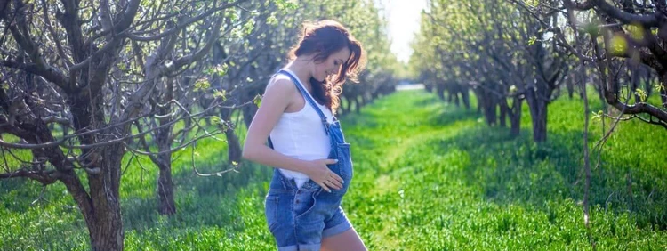 8 of the Best Maternity Overalls for Stylish Moms-to-Be