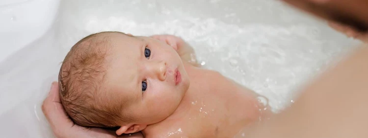Your Guide to Baby's First Bath