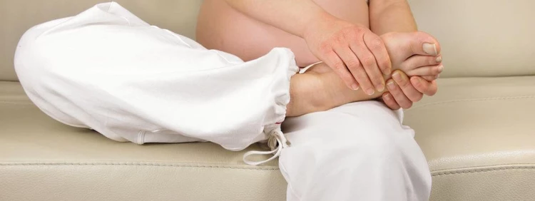 How to Reduce Swelling in Feet During Pregnancy