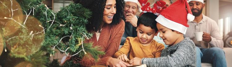 Premium Photo  Portrait of happy asian family little girl help her mother  wrapping gift box, celebration holiday christmas. young mom and girl are  doing handcraft activity enjoying wrap gifts.