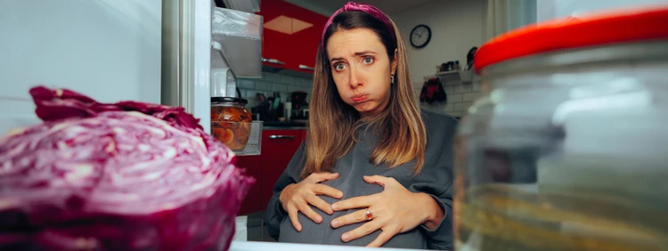 pregnant-woman-unsure-what-she-can-eat