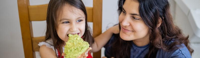Tostada de aguacate desayunos para niños